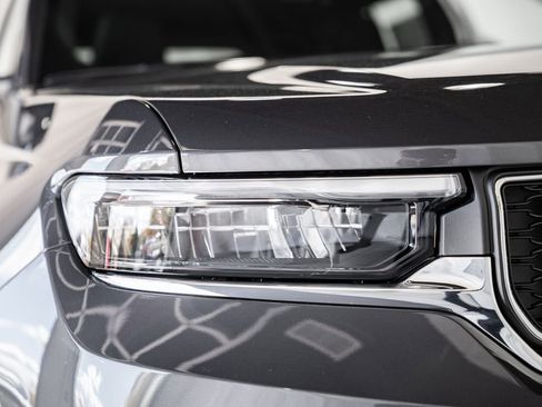 New 2025 Jeep Grand Cherokee Laredo X w/ Luxury Tech Group I image 13