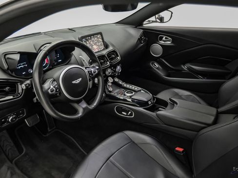 Used 2022 Aston Martin V8 Vantage Coupe RWD image 2