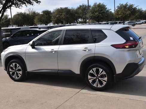 Used 2023 Nissan Rogue SV image 11