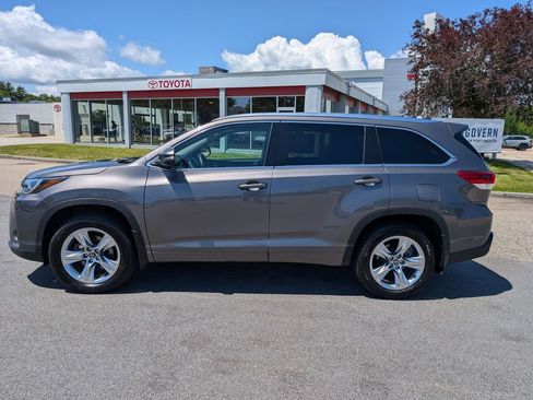 Used 2018 Toyota Highlander Limited AWD/4WD image 2