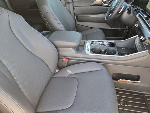 New 2026 Kia Carnival image 23