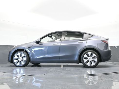 Used 2023 Tesla Model Y Standard Range image 55