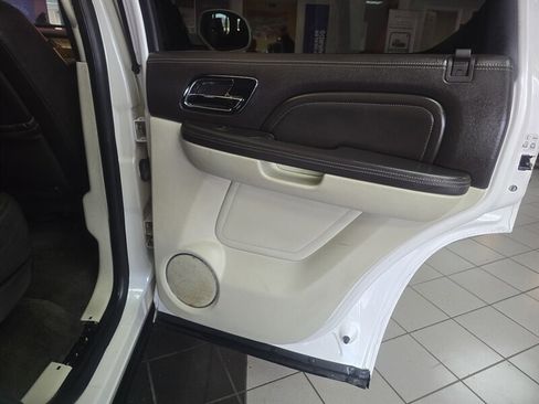 Used 2012 Cadillac Escalade Platinum image 18