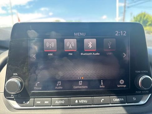 Used 2024 Nissan Rogue S FWD image 21