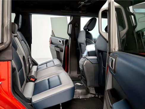 Used 2024 Ford Bronco Outer Banks w/ Sasquatch Package image 18