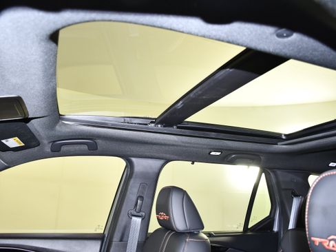 Used 2025 Honda Pilot TrailSport image 41