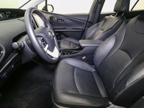 Used 2017 Toyota Prius Prime Premium image 40