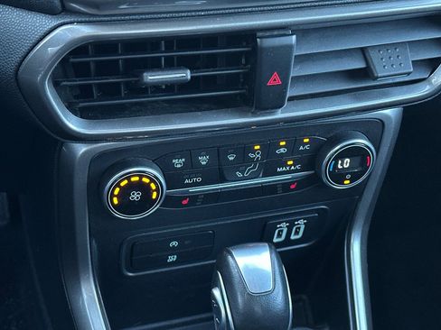 Used 2018 Ford EcoSport SE w/ SE Convenience Package image 22