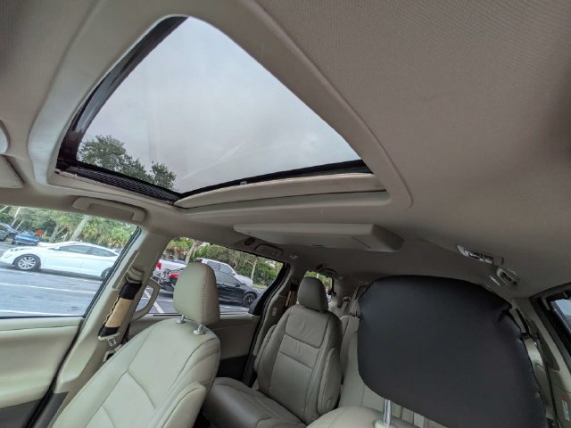 Used 2017 Toyota Sienna XLE Premium FWD image 22