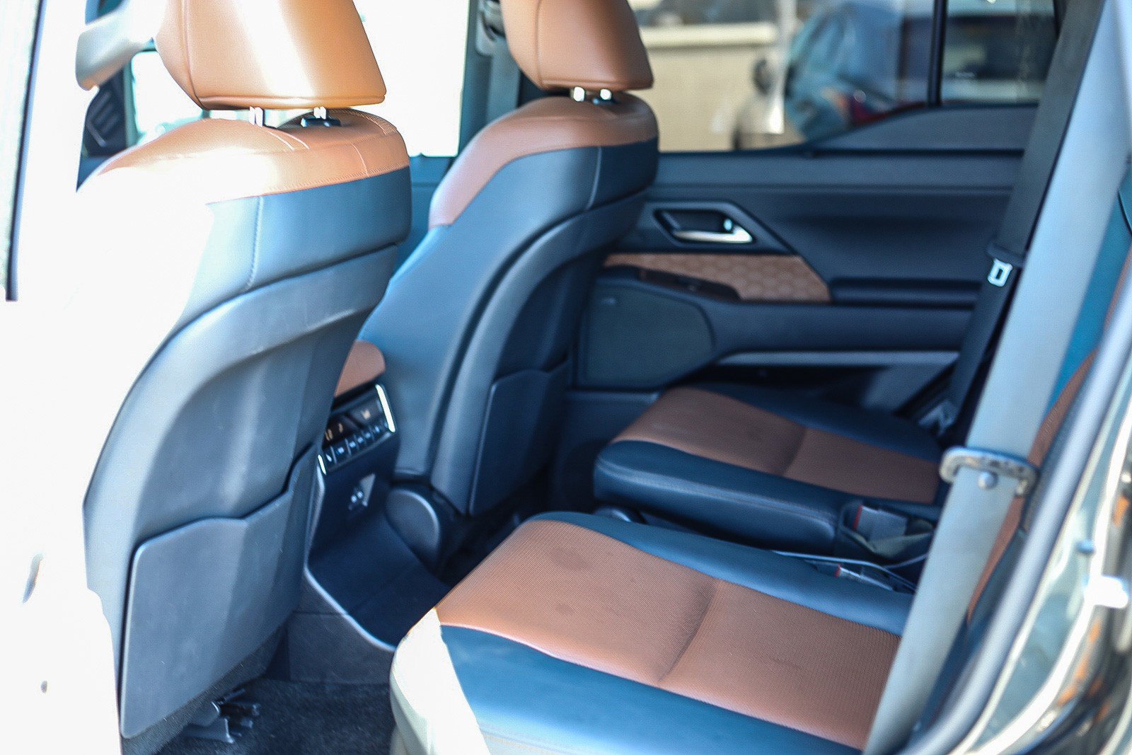 Used 2024 Lexus GX 550 w/ Cold Area Package AWD/4WD image 18