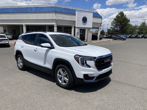 Used 2024 GMC Terrain SLE w/ Driver Convenience Package AWD/4WD image 37