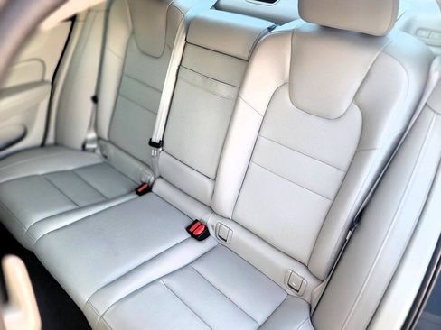 Used 2019 Volvo S60 T5 Momentum w/ Premium Package FWD image 9