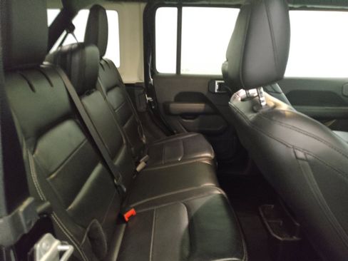 Used 2019 Jeep Wrangler Unlimited Sahara AWD/4WD image 19