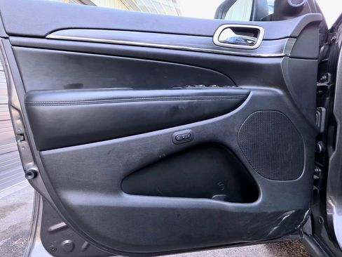 Used 2020 Jeep Grand Cherokee Limited image 13