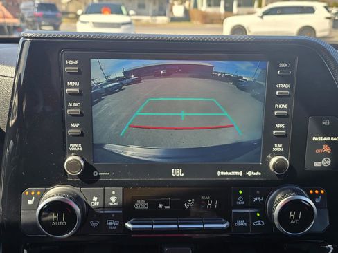 Used 2022 Toyota Highlander XSE image 10