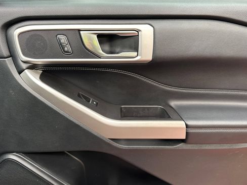 Used 2023 Ford Explorer XLT image 24