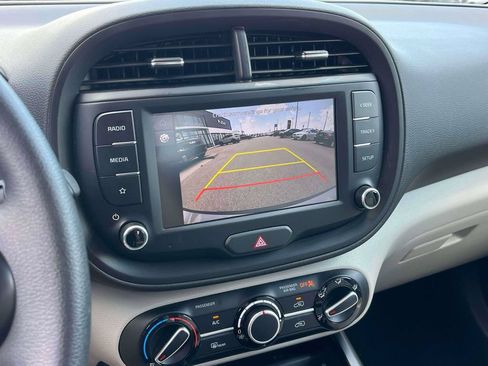 Used 2025 Kia Soul LX w/ LX Technology Package FWD image 20