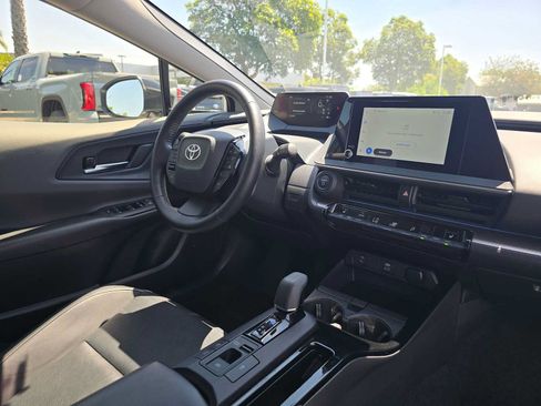 Certified 2026 Toyota Prius XLE FWD image 10