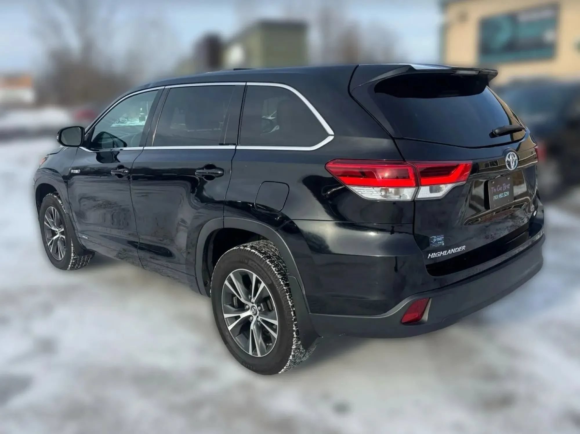 Used 2018 Toyota Highlander LE w/ Carpet Mat Package (TMS) AWD/4WD image 7