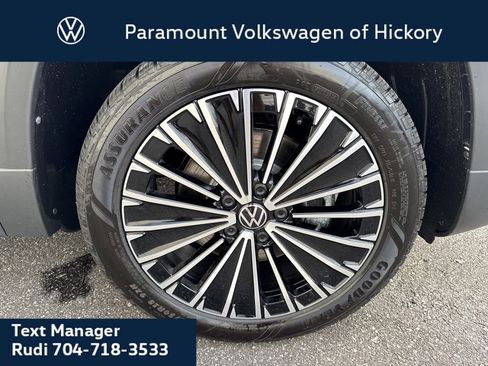 New 2026 Volkswagen Taos SE FWD image 10