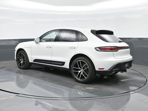 Certified 2023 Porsche Macan AWD/4WD image 3