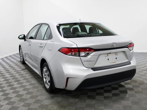 Used 2023 Toyota Corolla LE image 4