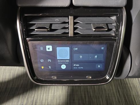 Used 2024 Rivian R1S Adventure AWD/4WD image 30