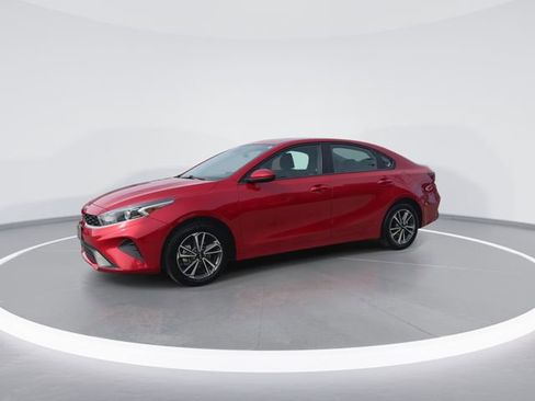 Used 2024 Kia Forte LXS image 4