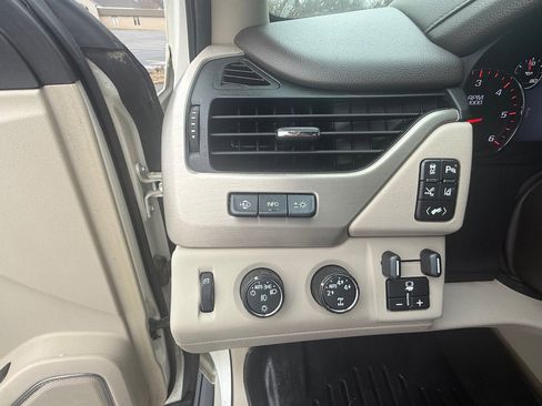 Used 2015 GMC Yukon Denali w/ Premium Package image 17