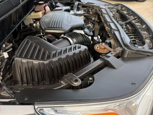 Used 2018 GMC Acadia SLT image 13