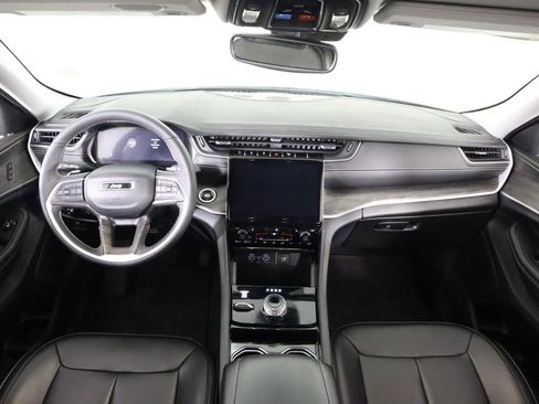 Used 2023 Jeep Grand Cherokee Limited image 44