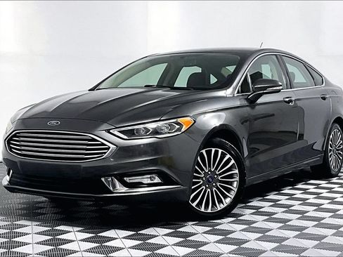 Used 2017 Ford Fusion SE w/ Fusion SE Technology Package AWD/4WD image 2