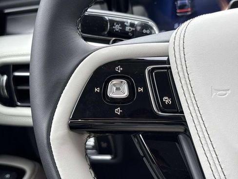 New 2026 Lincoln Aviator AWD w/ Jet Appearance Package image 25