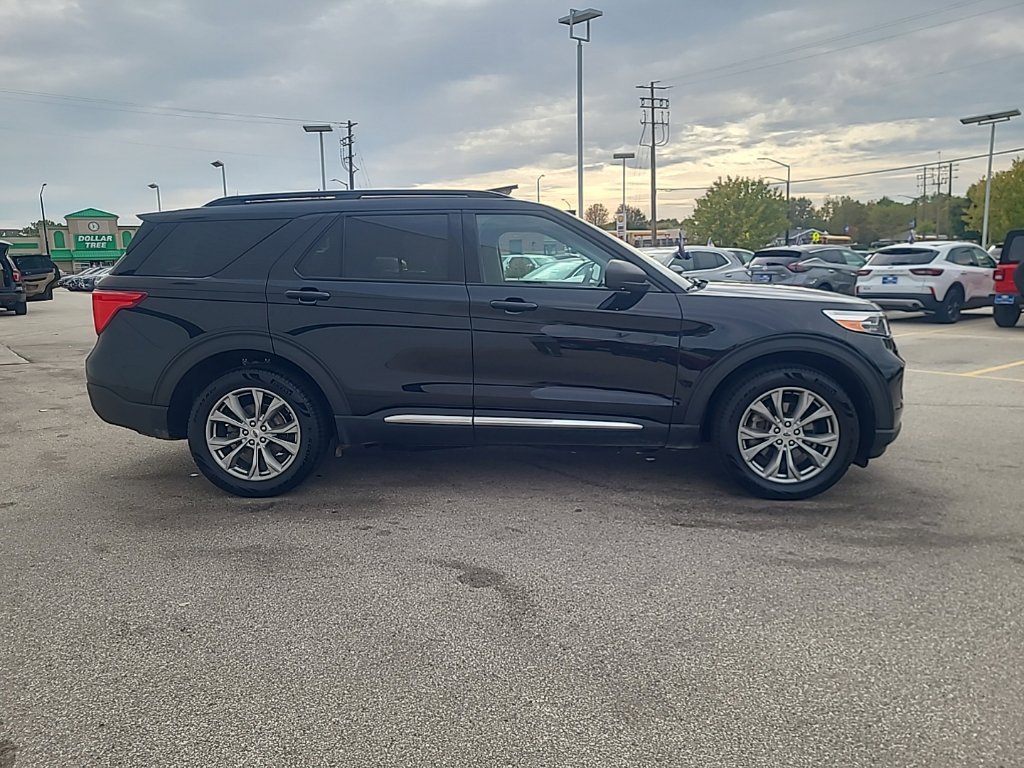 Used 2023 Ford Explorer XLT w/ Equipment Group 202A AWD/4WD image 7