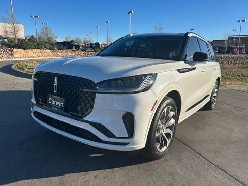 Used 2025 Lincoln Aviator AWD w/ Jet Appearance Package image 3