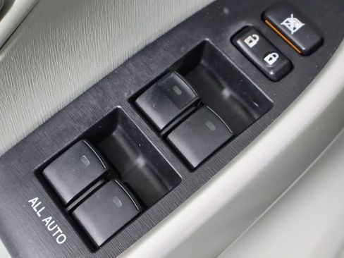 Used 2015 Toyota Prius Two image 22