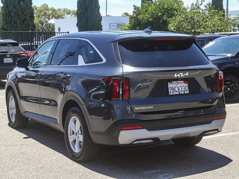 Certified 2024 Kia Sorento LX FWD image 8