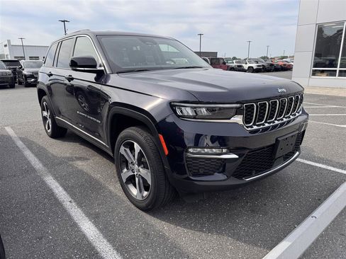 Used 2022 Jeep Grand Cherokee Limited 4xe w/ Luxury Tech Group II AWD/4WD image 2
