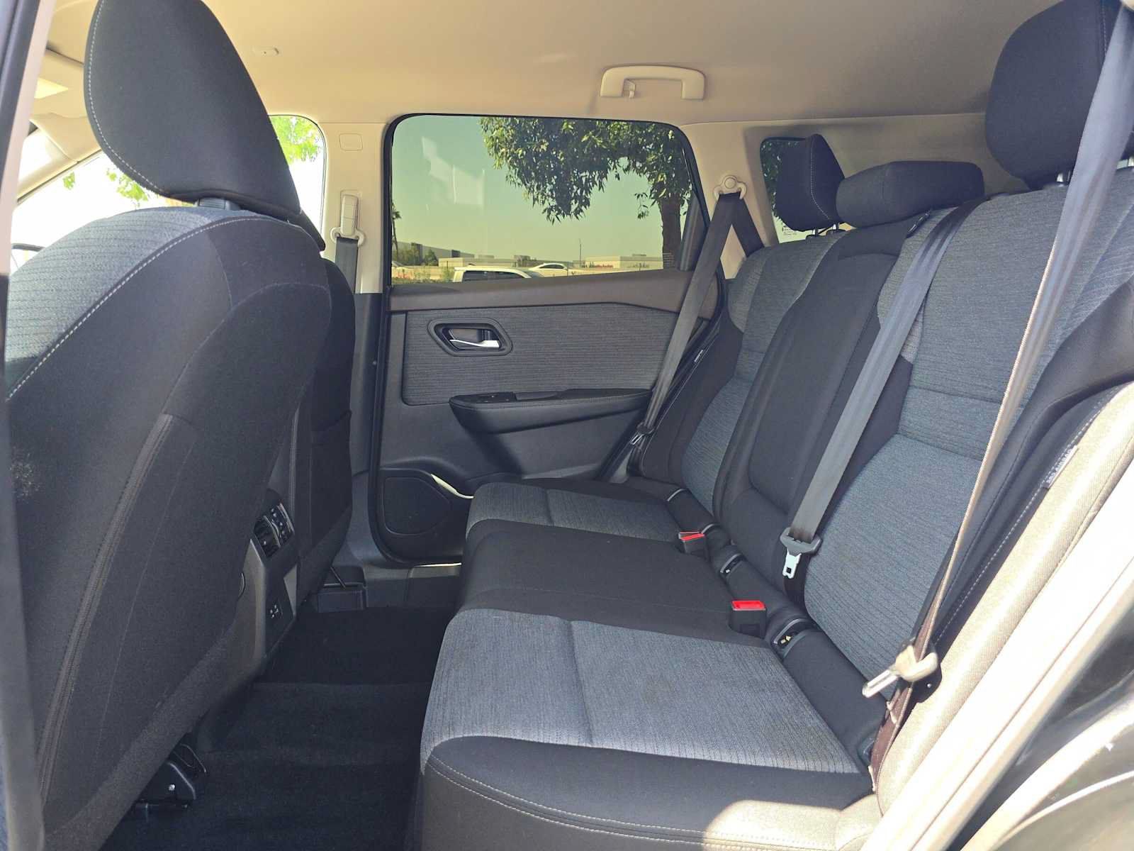 Used 2023 Nissan Rogue SV FWD image 16