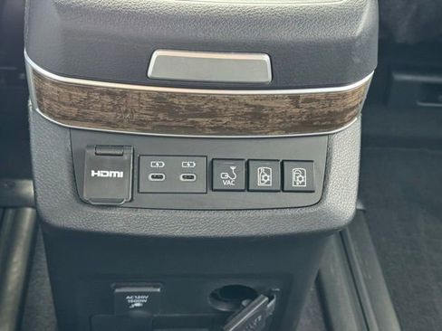 Used 2025 Toyota Sienna Platinum image 19