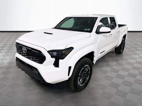 Used 2024 Toyota Tacoma TRD Sport w/ TRD Sport Upgrade Package image 3