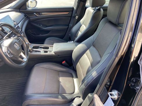 Used 2018 Honda Accord Sport image 9