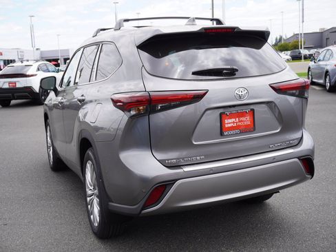 New 2026 Toyota Highlander Platinum AWD/4WD image 8
