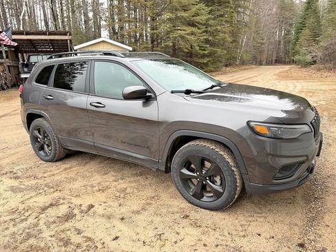 Used 2019 Jeep Cherokee Latitude Plus AWD/4WD image 1