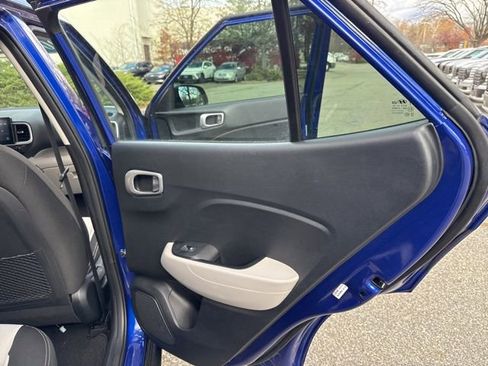 Used 2022 Hyundai Venue SEL image 31