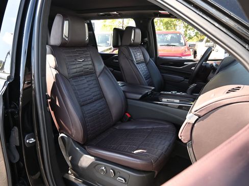 Used 2023 Cadillac Escalade ESV Sport Platinum AWD/4WD image 26