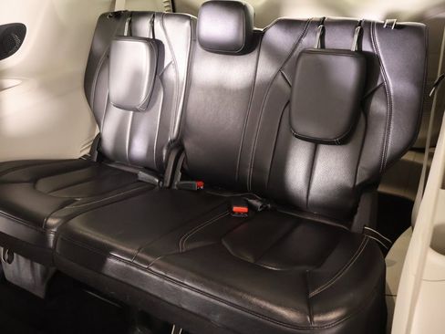 Used 2022 Chrysler Pacifica Touring-L w/ Uconnect Theater Family Group image 14