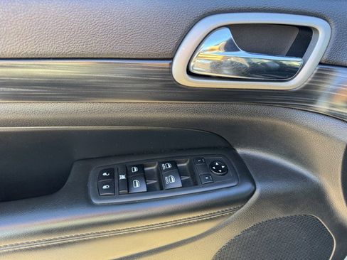 Used 2020 Jeep Grand Cherokee Altitude image 15