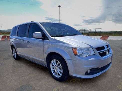 Used 2020 Dodge Grand Caravan SXT FWD image 2