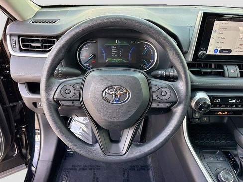 Used 2025 Toyota RAV4 XLE AWD/4WD image 13